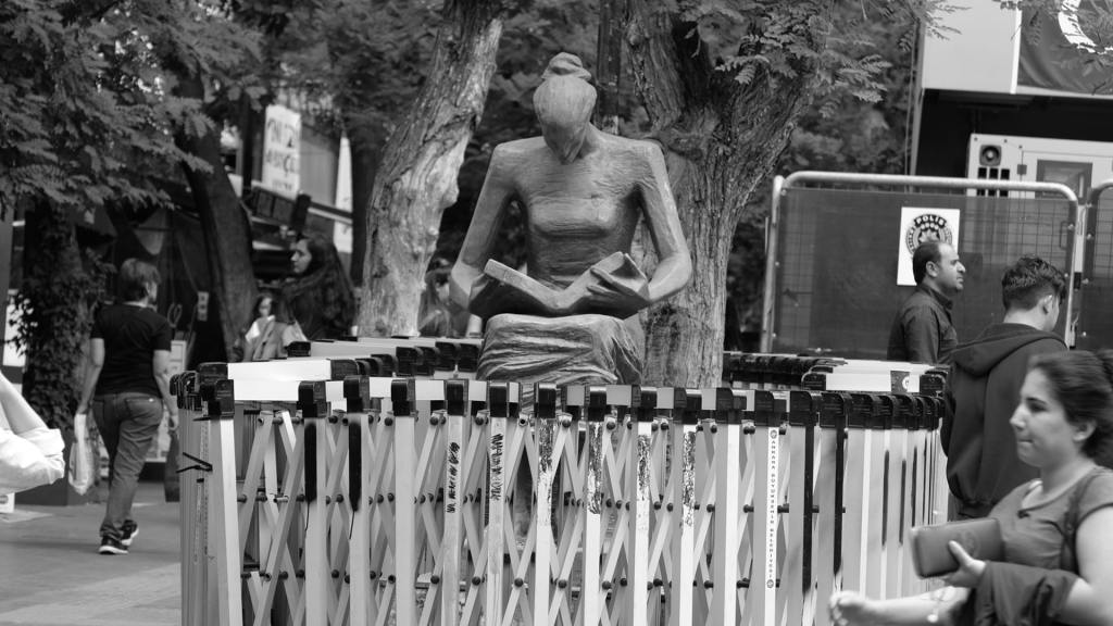 Fatma Leyla Ak Küratör Yazar Sanat Tarihçi